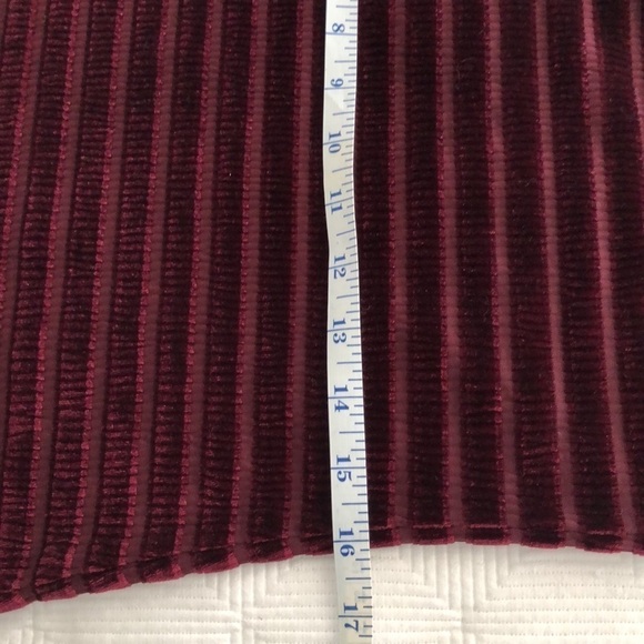 𝅺Charlie B Velvet Cutout Sleeveless Fitted Top Shell Deep Burgundy Size Small - Picture 5 of 7